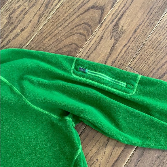 Under Armour Pullover. Green Size Medium - Picture 3 of 5